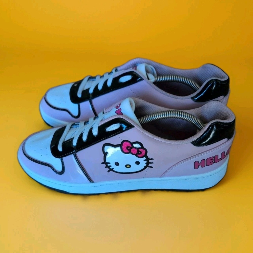 Hello Kitty Sneakers Sz 10  EU 42 Casual Sport Court Shoes Pink Sanrio Adult EUC